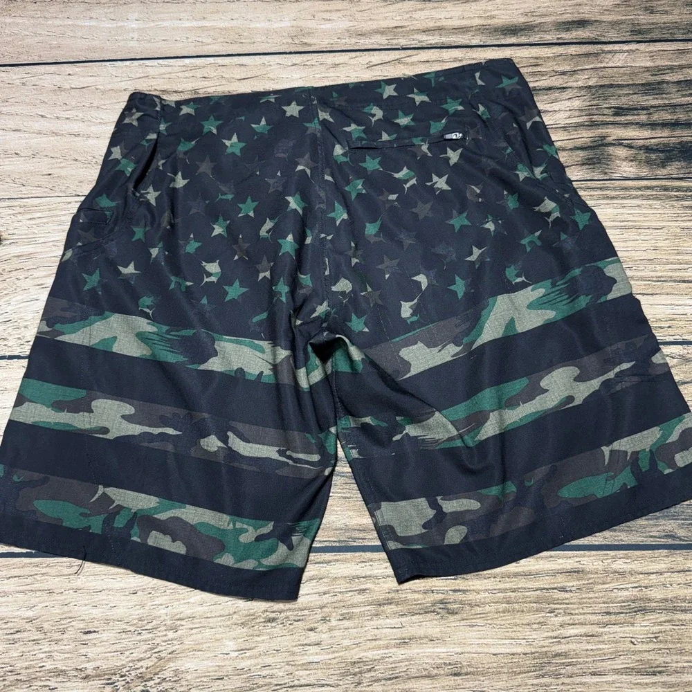 Pelagic Sharkskin Boardshorts Men 40 Black Camo Stars Stripes Fishing Shorts